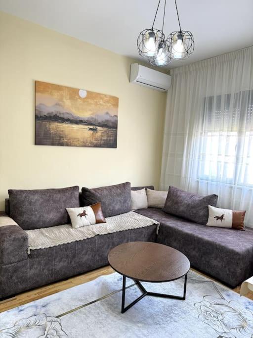 Sol Apartments - 2 Bedrooms Shkoder Exterior photo